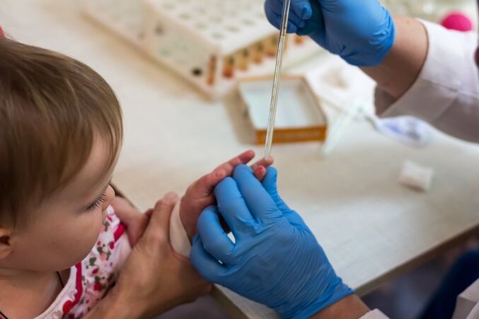 Διάγνωση της ελμινθίασης σε ένα παιδί χρησιμοποιώντας μια εξέταση αίματος